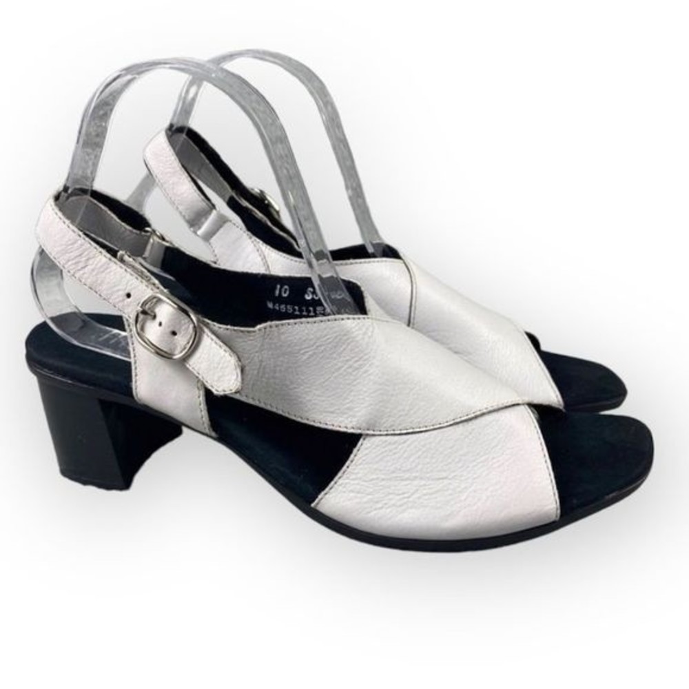 MUNRO Laine Sandal Block Heel Off White Buckle Women's Size 10 NEW